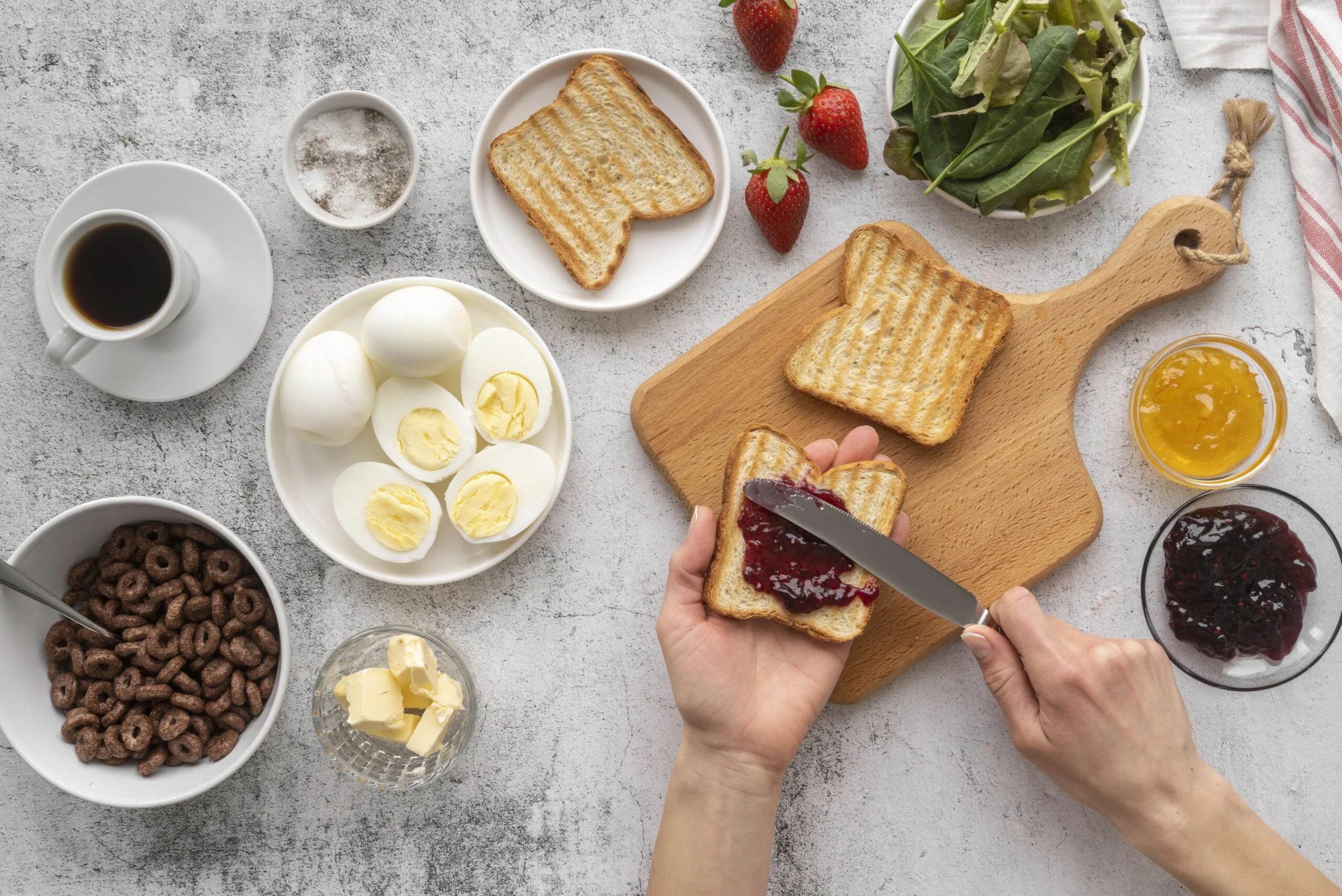 Aprenda 2 receitas de toast para o café da manhã